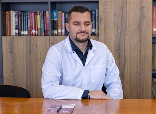Д-р Тихомир Живков