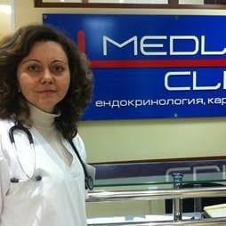 д-р Юлия  Кавармова
