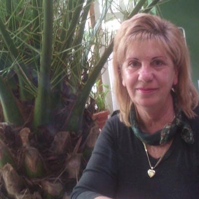 Елена Лазарова