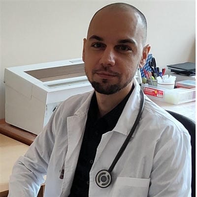 Д-р Величко  Камбуров