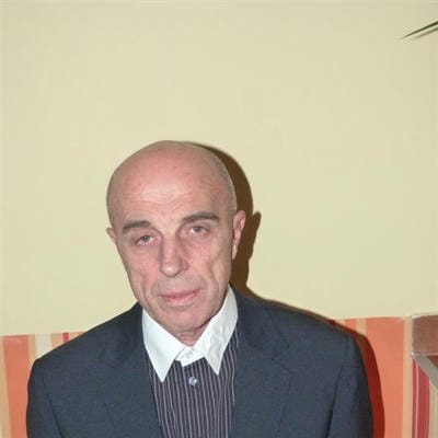 Проф. Иван  Дечев дм
