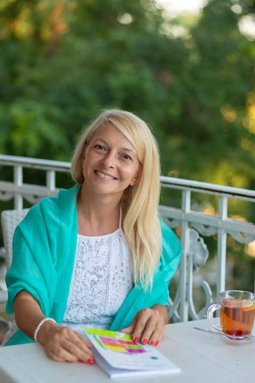 Елина Попова