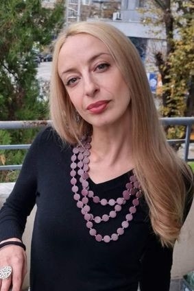 Илина Якова